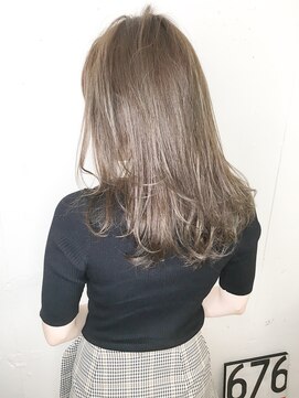 リヴ オオサカ(LIV OSAKA) 【LIVOSAKA】アッシュベージュ_フェザーロング