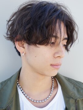 フィフス(fifth) センターパートツイストスパイラルパーマツーブロックメンズヘア