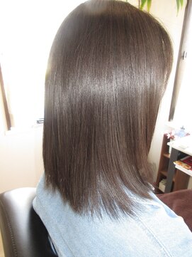 コア フィール ア デイ(COIFFURE A DAY) 前上がりミディー