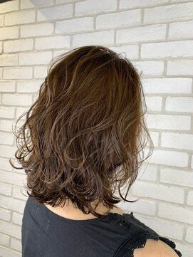 シシ 新宿(She 2.) ナチュラルバレイヤージュカラー