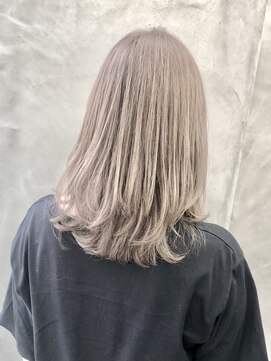 ソーコ 渋谷(SOCO) 透け感くすみグレージュミディアムウルフレイヤー（徳竹）