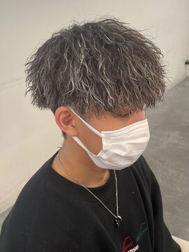 バース バイ ハピネス(BIRTH by happiness) 縦落ちツイストスパイラルパーマ　ホワイトメッシュ　men's