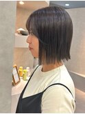 オリーブベージュ×切りっぱなしボブ