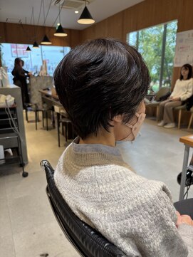 ヘアーエスクールエミュ(hair S. COEUR emu) 毛流れ大人ショート