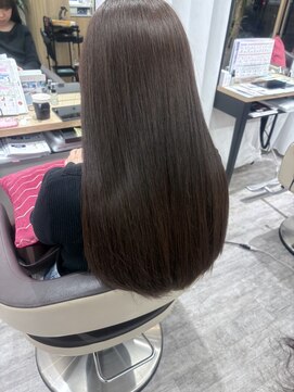 ウイ バイ ファースト 北四番丁店(u'i by first) 重めロンググラデーションカット