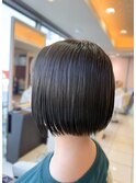 オリーブベージュ切りっぱなしボブ