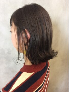 リルア 博多(LIRUA) チャコールブラウンの外はねボブ