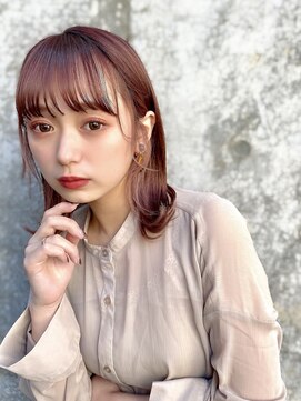 ブルーダー(Bruder) イヤリングカラー　大人可愛い　ウルフヘア　タイトスタイル