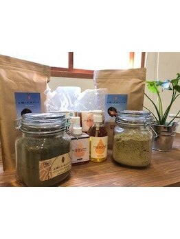 こだわりの天然植物ヘナカラーがお勧め！髪と頭皮に優しく、ツヤ感のある美髪を手に入れて♪