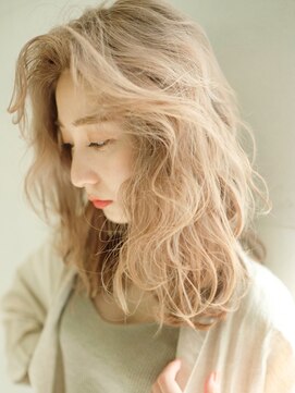 アルバム 銀座(ALBUM GINZA) ベージュロング_ウェーブパーマフォギーベージュ耳かけ_ba294952