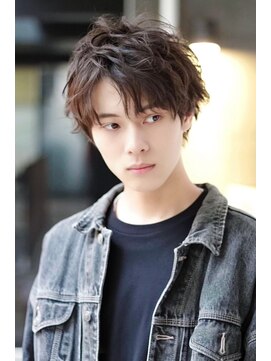 クーエフー(coo et fuu) センターパート×スパイラルパーマ　ナチュラル黒髪　短髪