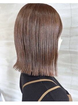 ヘアアンドビューティー クローバー(Hair&Beauty Clover) 切りっぱなしボブ/ことりベージュ