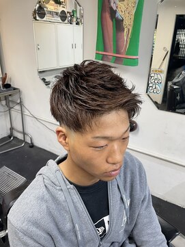 メリケンバーバーショップ フクオカ(MERICAN BARBERSHOP FUK) 波巻き束感ショートツーブロックマッシュアップバングコンマヘア