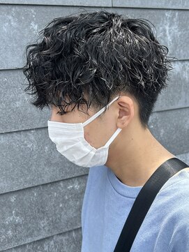 ヒュイル バイ ニアウ(Hwyl by Niau) メンズマッシュパーマツイストスパイラルパーマニュアンスパーマ