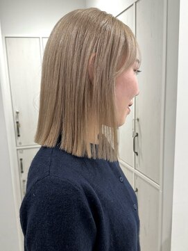 ガーデンヨコハマ(GARDEN YOKOHAMA) ハイトーン切りっぱなしボブミディアムホワイトベージュワンレン