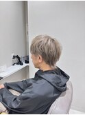 白に近いベージュ