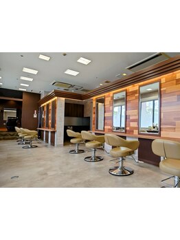 髪をもっと楽に、美しく。完全マンツーマン施術だから叶う、心からリラックスできる特別な時間をあなたに