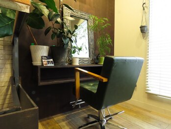 スニッグ(snygg)の写真/賑やかな大型サロンが苦手という方に◎♪落ち着いた雰囲気の店内は、3席のみなので周りも気になりません！