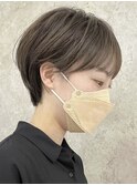 横浜西口白髪染めレイヤーボブウルフショートヘアッシュベージュ