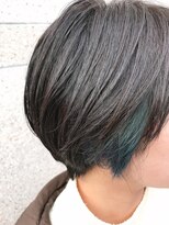 ビーハイブ ギフト(BeeHIVE GIFT) イヤリングカラーブルーグリーン ショートボブ