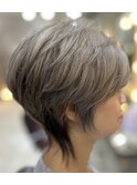 「透明感と立体感のある洗練ウルフカット」