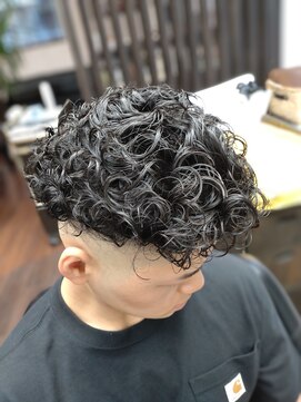 トバ(TOBA) スキンフェード+ハードパーマ