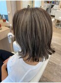 切りっぱなしボブバレイヤージュハイライトカラーベージュカラー