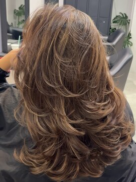 メリー オオサカ(Merly Osaka) 心斎橋/バレイヤージュ/レイヤーカット/海外レイヤー