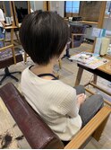 イメチェンヘアスタイルショート 大人かわいい 耳かけ アッシュ
