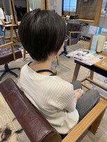 ヴァンクシー バイ ルナ(VANKCY by Luna)&nbsp;イメチェンヘアスタイルショート 大人かわいい 耳かけ アッシュ