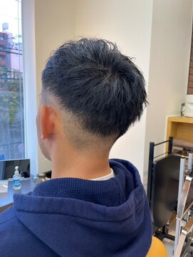 キサ ファータ 恵比寿(kisa fata) [オージュアサロン/恵比寿]アップバング/スキンフェード