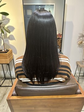 ワ ヘアー(wa-hair) レイヤーロング後ろ姿黒髪小顔ツヤ髪　　縮毛矯正メテオ髪質改善