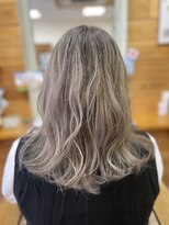 クロック バイ オハナ(Clock by Ohana)&nbsp;ブロンドベージュ/ブリーチカラー/レイヤーカット