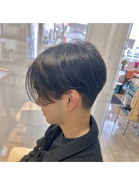 ベルナ(BeLuna) 前下がり刈り上げセンターパート