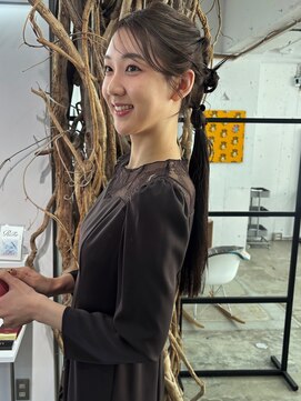 ソーソー(SoSo) 《SoSo》お呼ばれヘアアレンジ×個性派ツイン