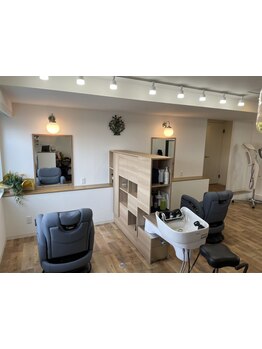 プライベート感あふれる少人数のサロンで、ほっとくつろげるサロンタイムをお過ごしください◇髪質改善も◎