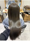 オリーブベージュ