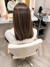 透明感溢れる【インナーカラー】や【ハイライト】も！大人女性のお肌を美しく魅せる洗練されたカラー提案
