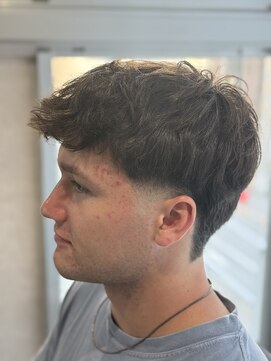 メグロバーバーショップロッポンギ 目黒六(MEGURO BARBER SHOP 6PPONGI) テーパーフェード