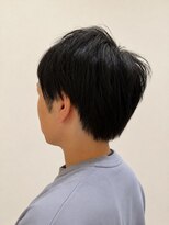 ウミト(Umito)&nbsp;黒髪ナチュラルマッシュ×柔らか束感ショート