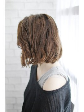 トランクイル サフリック(TRAN9UIL safric) 20代・30代・40代　ストールが巻きやすい！愛されボブ