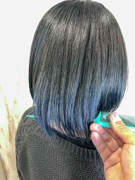 アンフィシュピトロワ(AnFye spi tlow) ［AnFye］ブルーブラックヘアスタイル