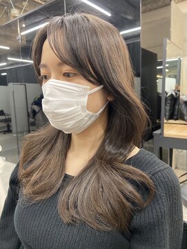 フォンズ(FONS) 小顔に見せるオルチャンヘア 流れる顔まわり オリーブカラー