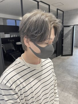 アンダーバーホワイト(_WHITE) 松尾蓮　前下がりセンターパート