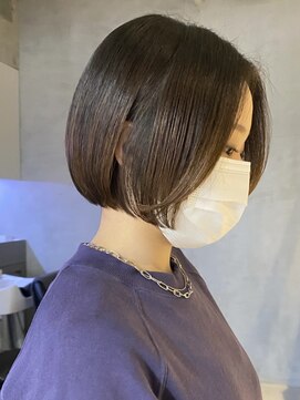 エリマ 調布(elima) 前下がりミニボブ ダークトーンアッシュイルミナカラー 前髪なし