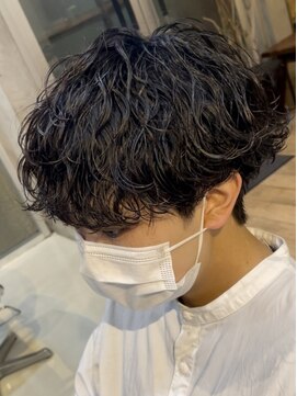 フィフスワン(fifth one) 波巻きパーマメンズパーマメンズヘアツーブロックツイストパーマ