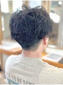 カット刈り上げメンズパーマスパイラル無造作ニュアンス黒髪暗髪