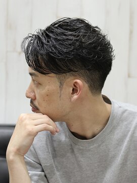 ヨシザワインク プレミアム 横浜 桜木町店(YOSHIZAWA Inc. PREMIUM) アップバングメッシュ七三ツーブロックカジュアルメンズカット