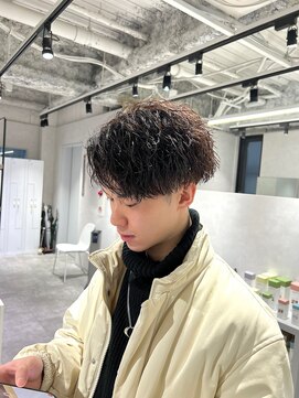 キートス(Kiitos) センターパート カットニュアンスパーマ