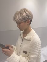 エン 栄店(enne)&nbsp;ホワイトブロンド×刈り上げセンターパート